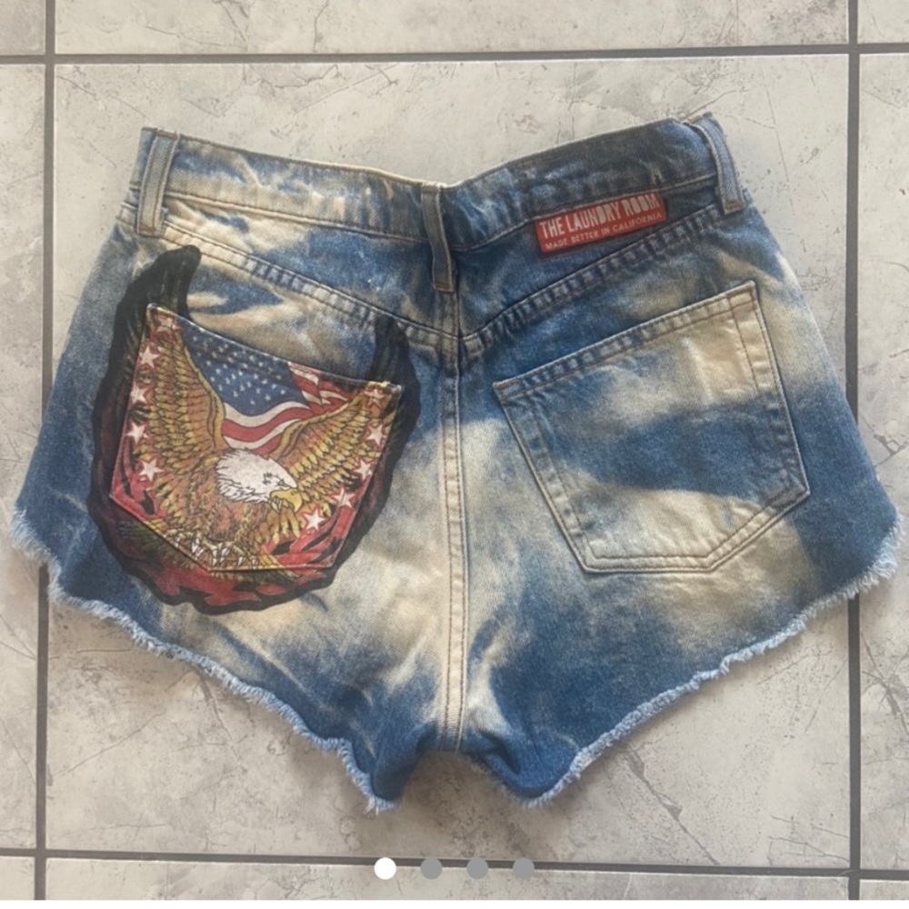 Distressed High Wasted Shorts